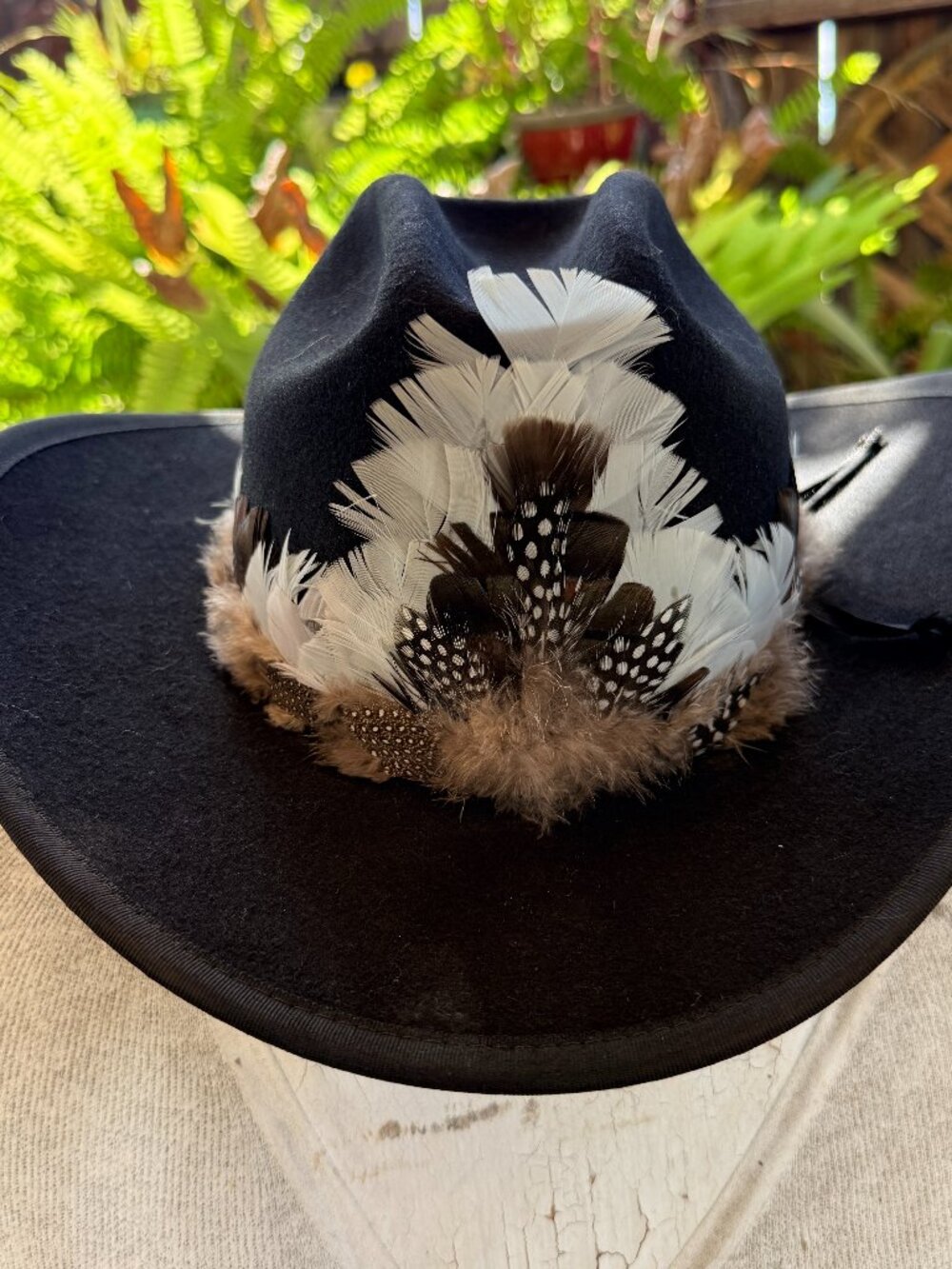 C. 1970s Smithbult Black Wool Cowboy Western Hat Feather Band 7 1/4